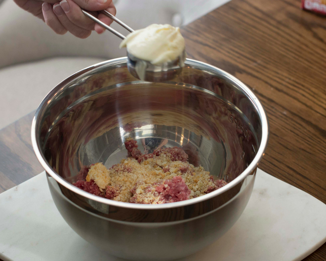 Tailgating is the time to break our your yummiest recipes. I am sharing one of my favorite recipes it is my Touchdown Burger.