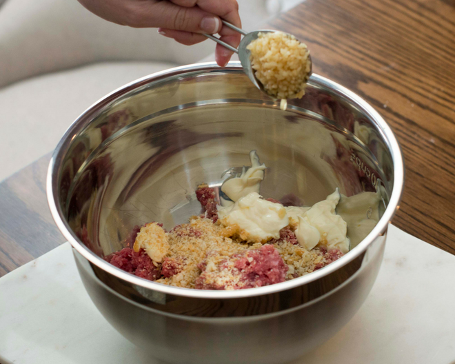 Tailgating is the time to break our your yummiest recipes. I am sharing one of my favorite recipes it is my Touchdown Burger.