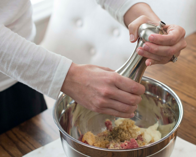 Tailgating is the time to break our your yummiest recipes. I am sharing one of my favorite recipes it is my Touchdown Burger.